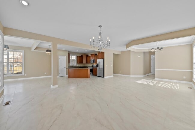 Building Photo - Embrace Elegant Living in Gainesville!