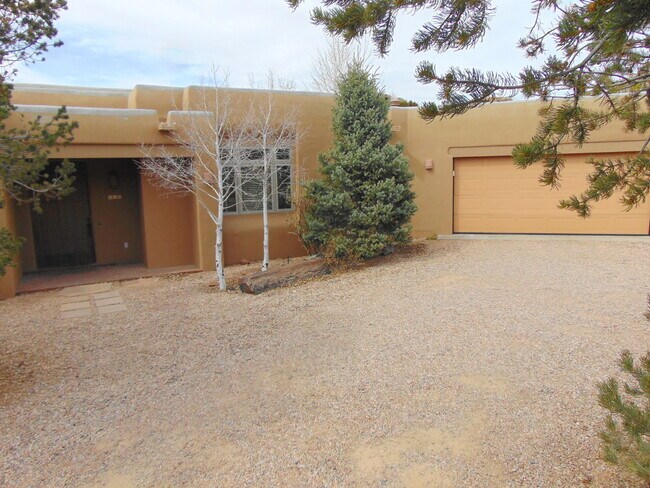 Primary Photo - 416 Calle Kokopelli - *LEASE PENDING*