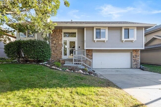 Primary Photo - Exceptional Millard School District Home For Rent