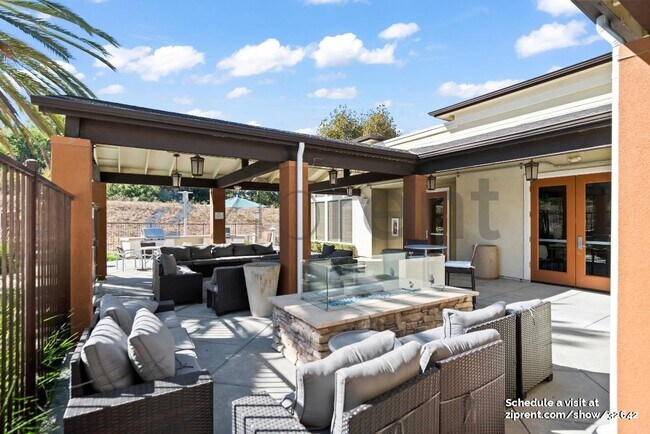 Building Photo - 634 Elderberry Dr