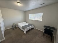 Building Photo - 546 E Delno Dr