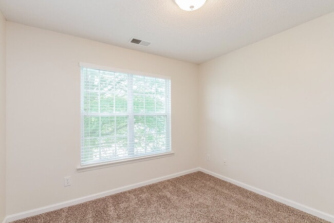 Building Photo - 15476 Stone Hollow Dr