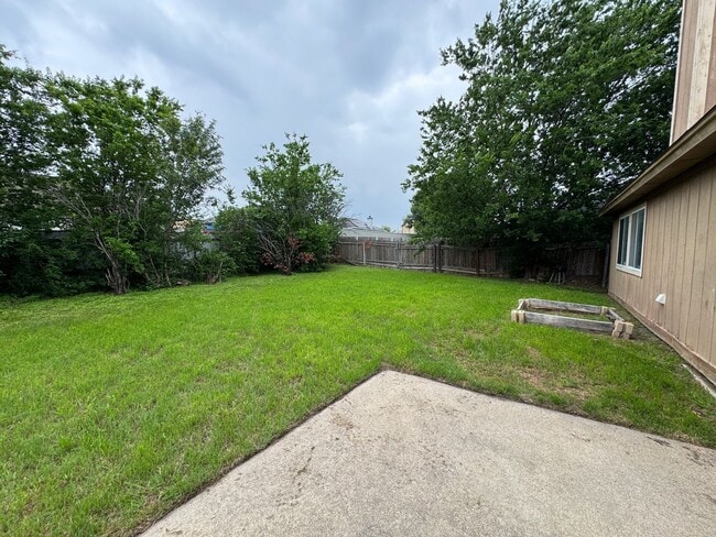 Building Photo - 5006 Glenoak Dr