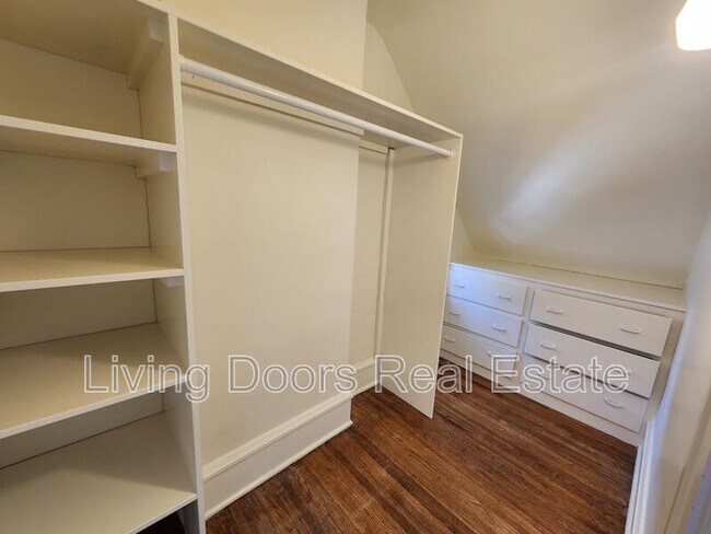 Building Photo - 2300 Sewell St