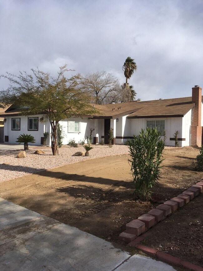 Building Photo - 913 Shadow Mountain Pl