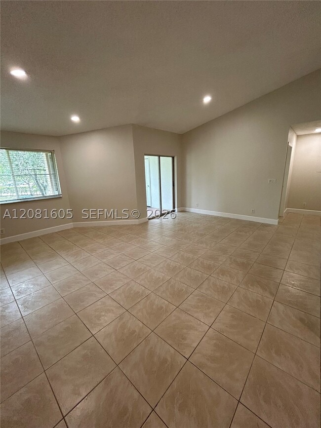 Building Photo - 9733 Westview Dr
