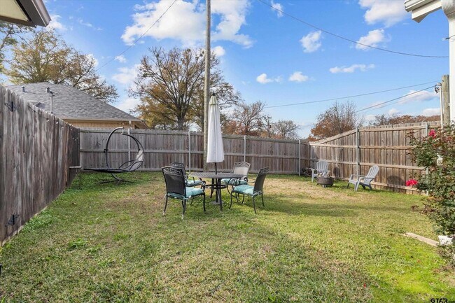 Building Photo - 10801 Harvest Wood Dr
