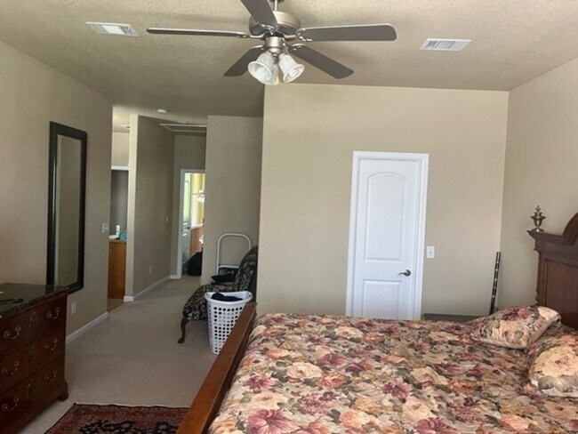 Building Photo - Beautiful move-in ready patio home in Fort...