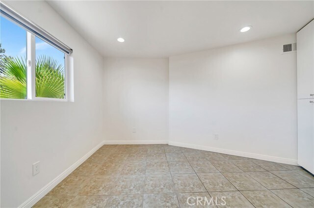 Building Photo - 10163 Petit Ave