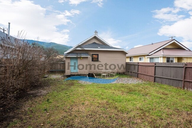 Building Photo - Kellogg Mid-Term Rental: Charming 3 Bed 1 Bath Home with Fenced Yard – Ends June 30!