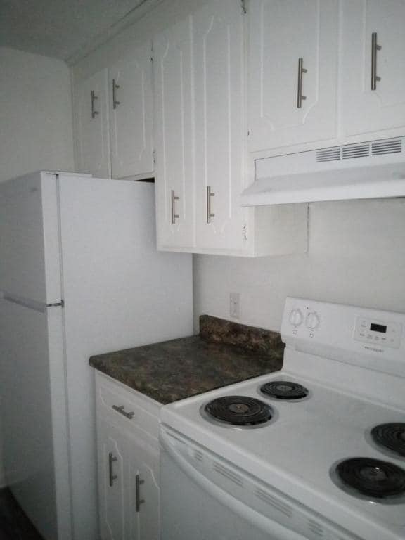 Building Photo - 300 Apache Dr