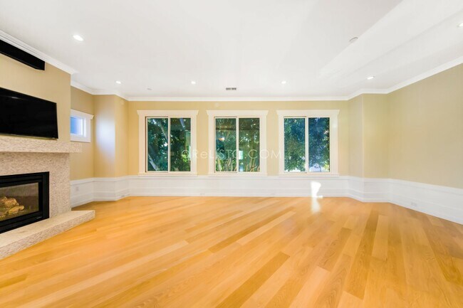 Building Photo - 1297 Dolores St