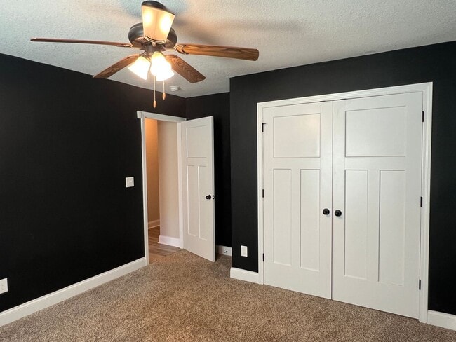 Building Photo - Beautiful Home that looks Brand New / First Full Month's Rent FREE with a 13 Month Lease!!