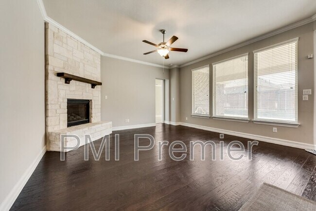 Building Photo - 2818 Balmoral Dr