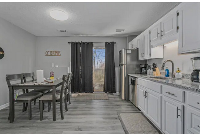 Building Photo - Merriam 4 plex