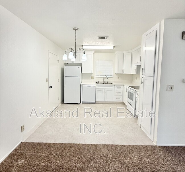 Building Photo - 200 Northwoods Ave