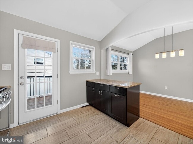 Building Photo - 1277 Beverly Rd