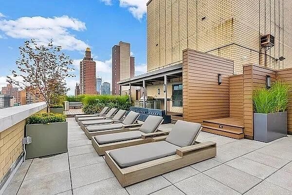 Building Photo - 407 Park Ave S
