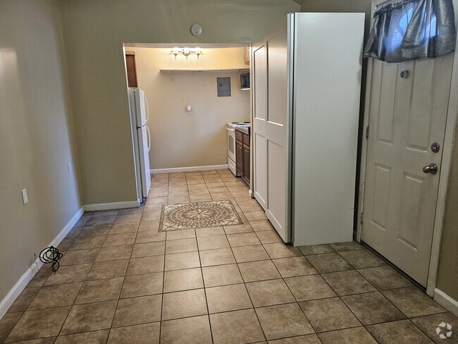 Building Photo - 24036 Gemwood Dr