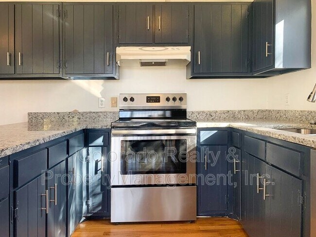 Building Photo - 1124 Lafarge Avenue
