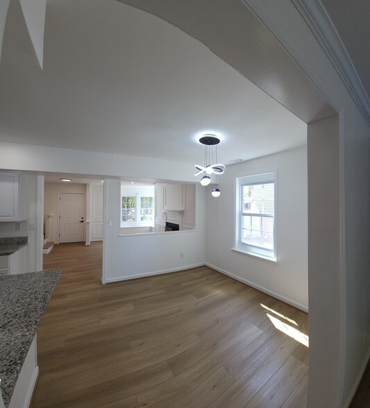 Building Photo - 1206 Caldwell Ct S