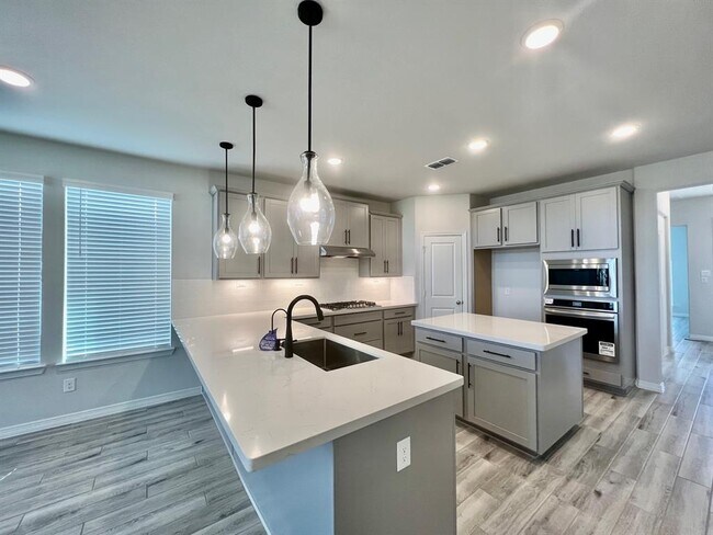 Building Photo - 1815 Waters Branch Dr