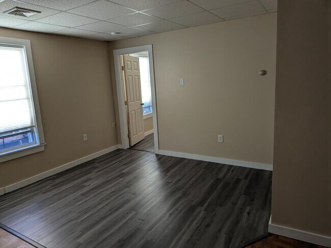 Building Photo - 437 Bay St