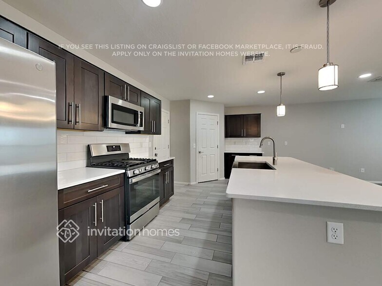 Building Photo - 16436 W La Ventilla Way