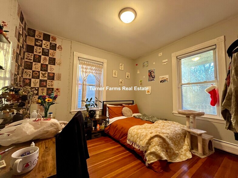 Building Photo - 12 Bucknam St