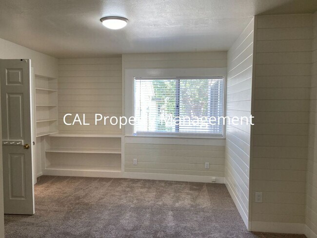 Building Photo - Stylish South Salinas Home | 2 Bed / 1.5 Bath | 1,370 sq ft