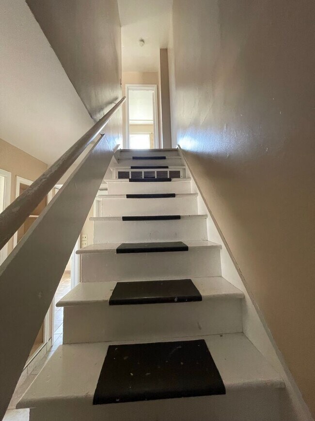 Building Photo - r409LBP
