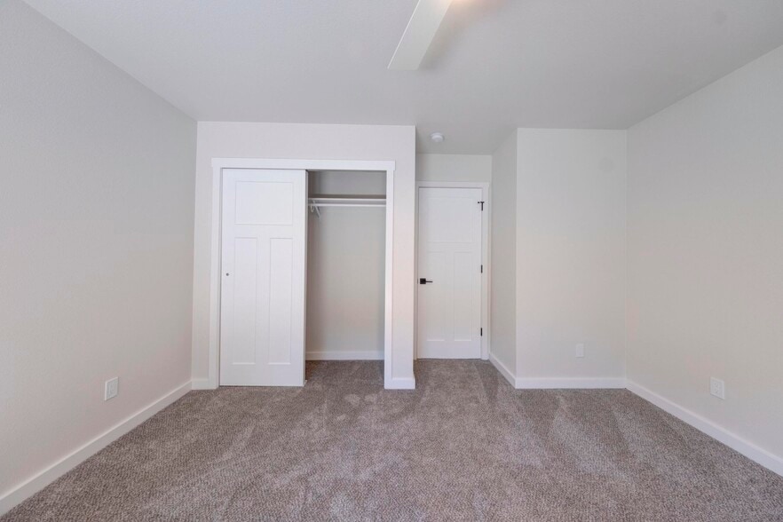 Building Photo - 744 E Loucks St