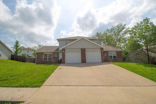 Building Photo - 1330 Godas Cir