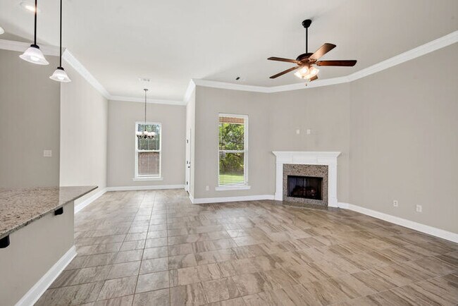 Building Photo - 15034 Belhaven St