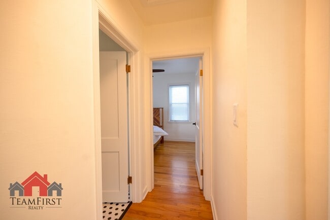 Building Photo - 1135 S Ridge Rd