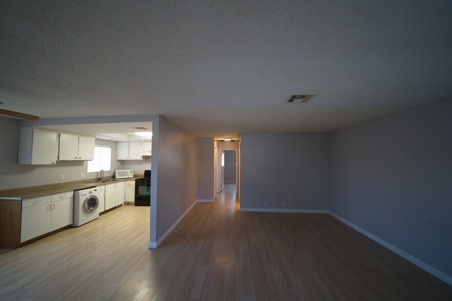 Living Room - 5282 S Maryland Pky