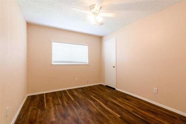 Building Photo - 2527 Colonial Ridge Dr