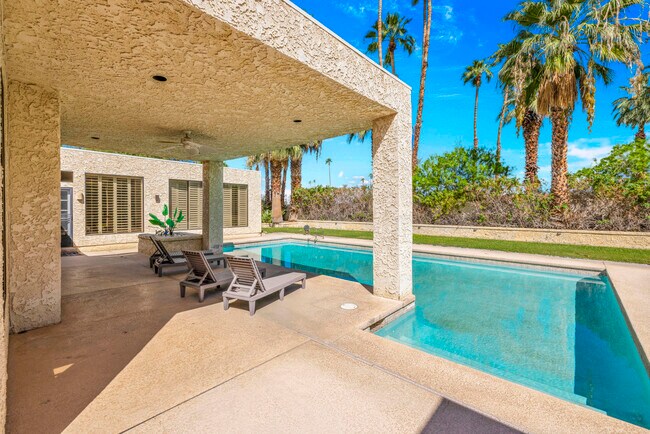 Building Photo - 45458 Rancho Palmeras Dr