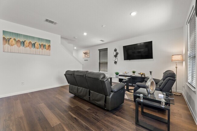 Building Photo - 16424 Big Hickory Dr