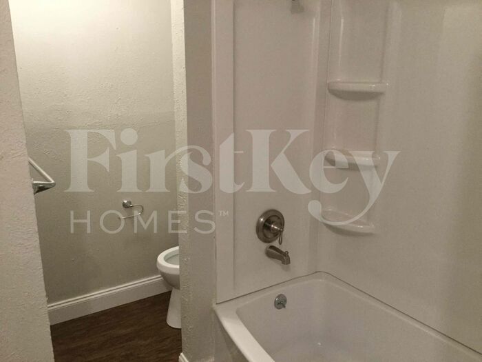 Building Photo - 6418 Briarknoll Dr