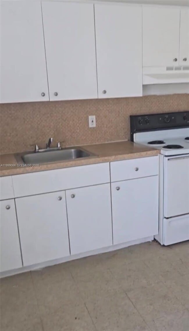 Building Photo - 250 SW 11th Ave