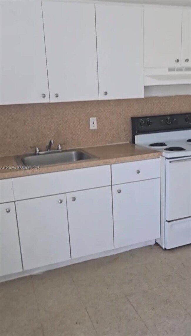 Building Photo - 260 SW 11th Ave