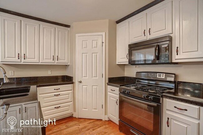 Building Photo - 3125 Harold Way SW UNIT