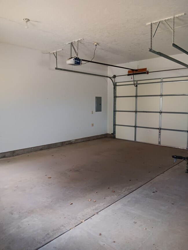 Building Photo - Farm House on Booth Ln