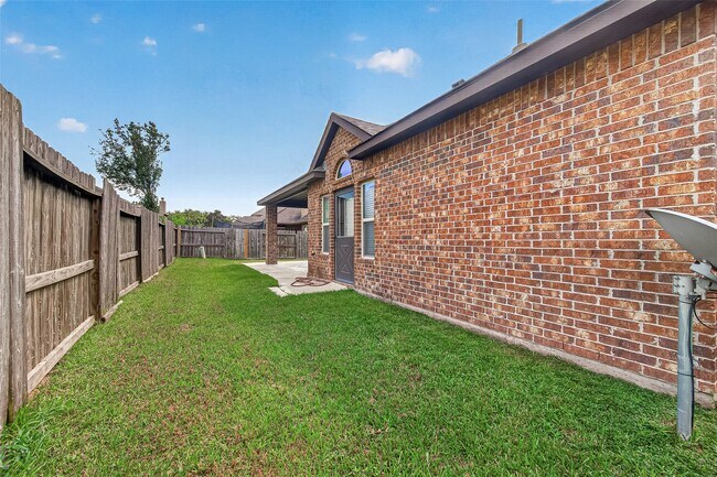 Building Photo - 24302 Bella Florence Dr