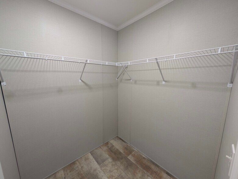 Building Photo - 15868 Marentette Dr