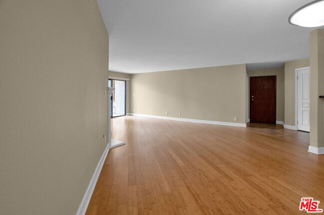 Building Photo - 1633 S Bentley Ave