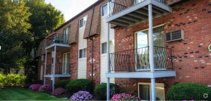 Building Photo - COLONY PARK APARTMENTS