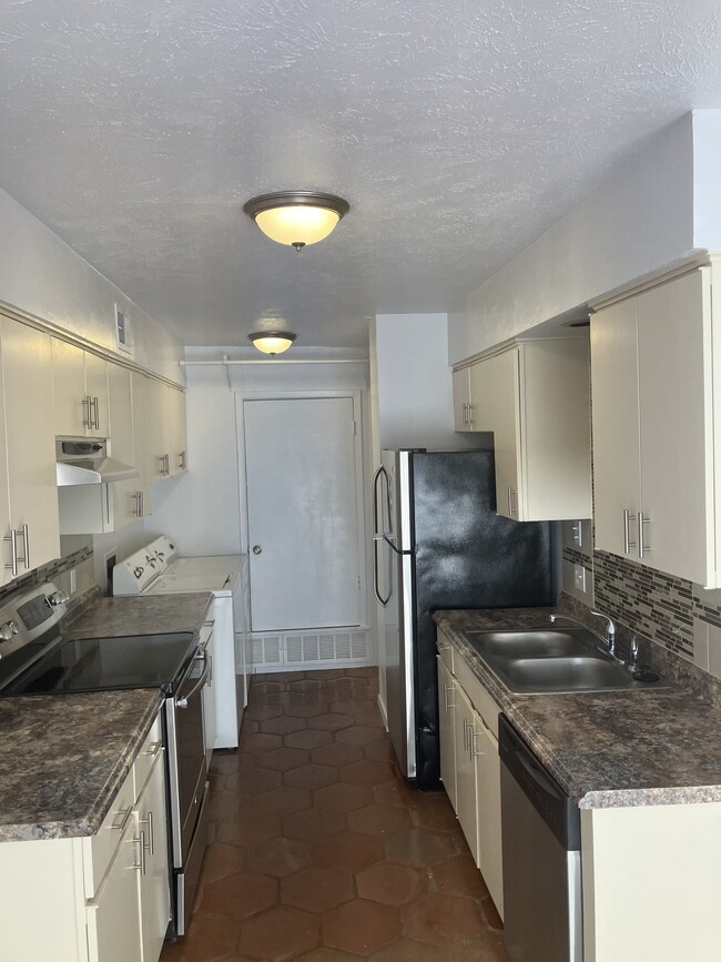 Nice counter tops, backsplash and many cabinets for storage. - 13559 Red Fern Ln