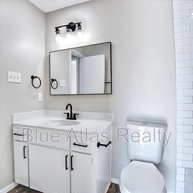 Building Photo - 2300 Indigo Ln